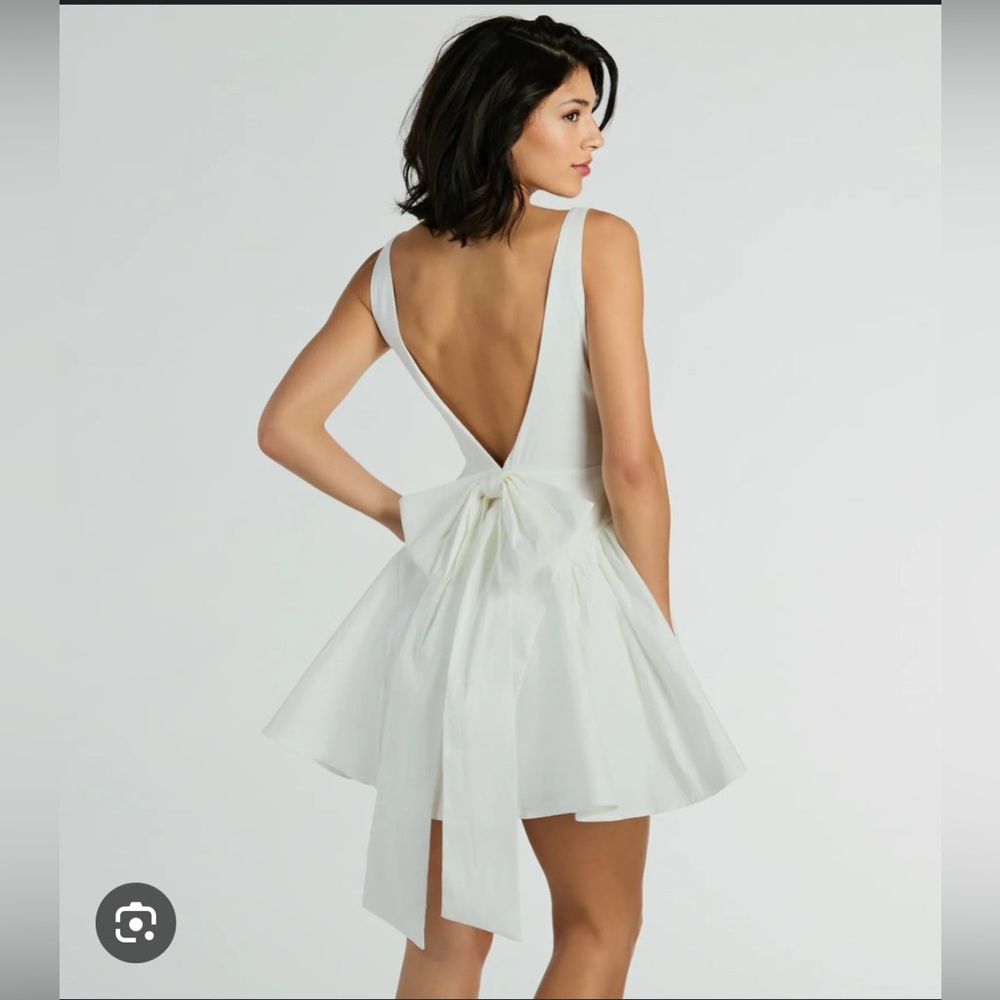 Windsor White Backless Dress NWT
